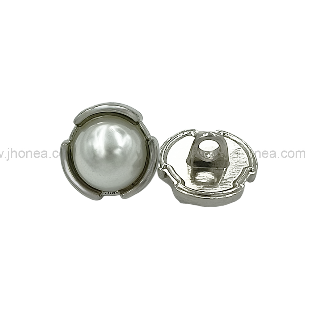 Shiny Silver Round Shape Cutting Edges Pearl Button
