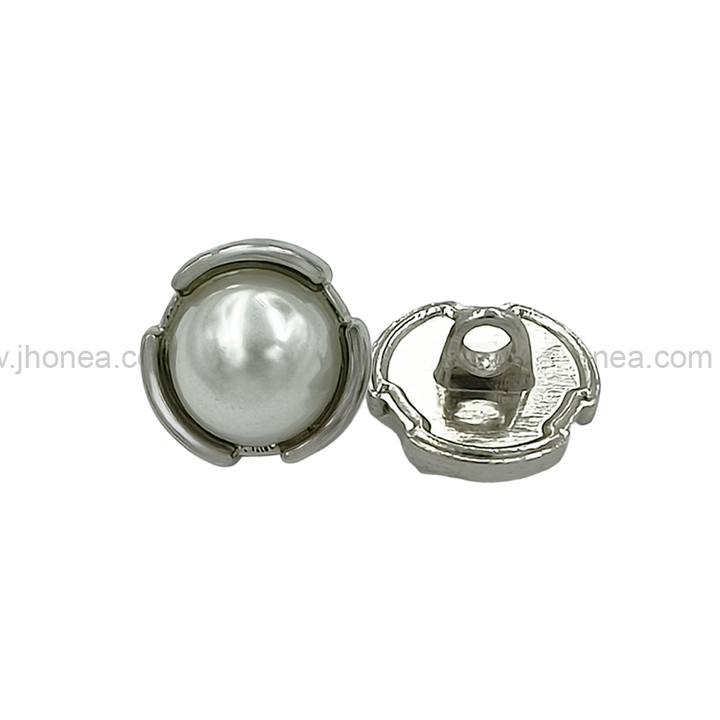 Shiny Silver Round Shape Cutting Edges Pearl Button