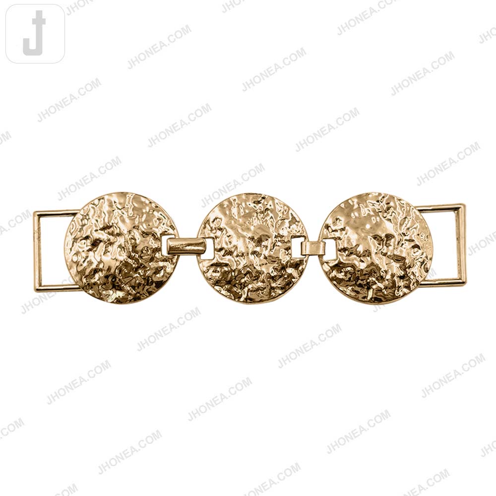 Textured round metal belt buckle in shiny gold 