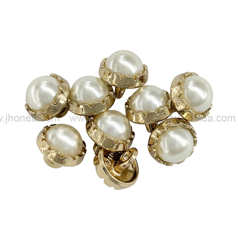 Shiny Gold Round Shape with Scalloped Edges Pearl Button