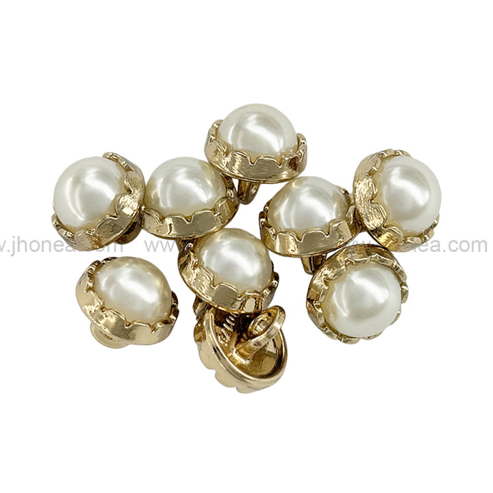 Shiny Gold Round Shape with Scalloped Edges Pearl Button