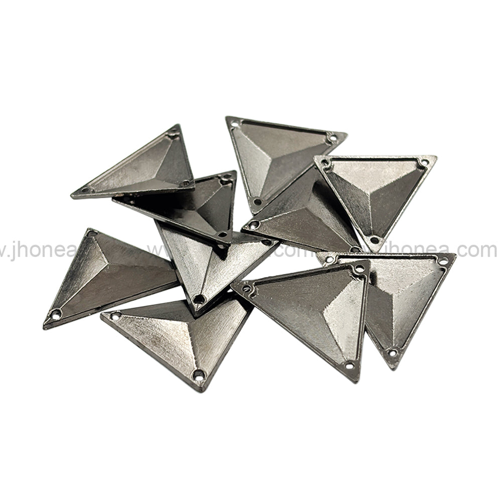 Elegant Triangle Shape Metal Clothing Accessory for Bags and Garments