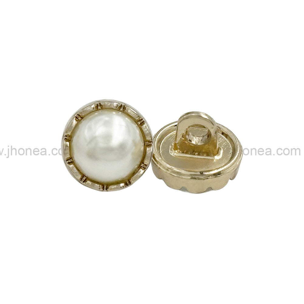 Shiny Round Shape with Scalloped Edges Pearl Button