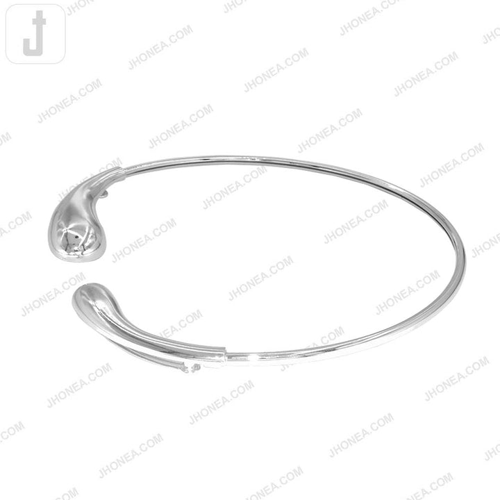 Classic Flexible Twist Neckline Necklace Design for Women