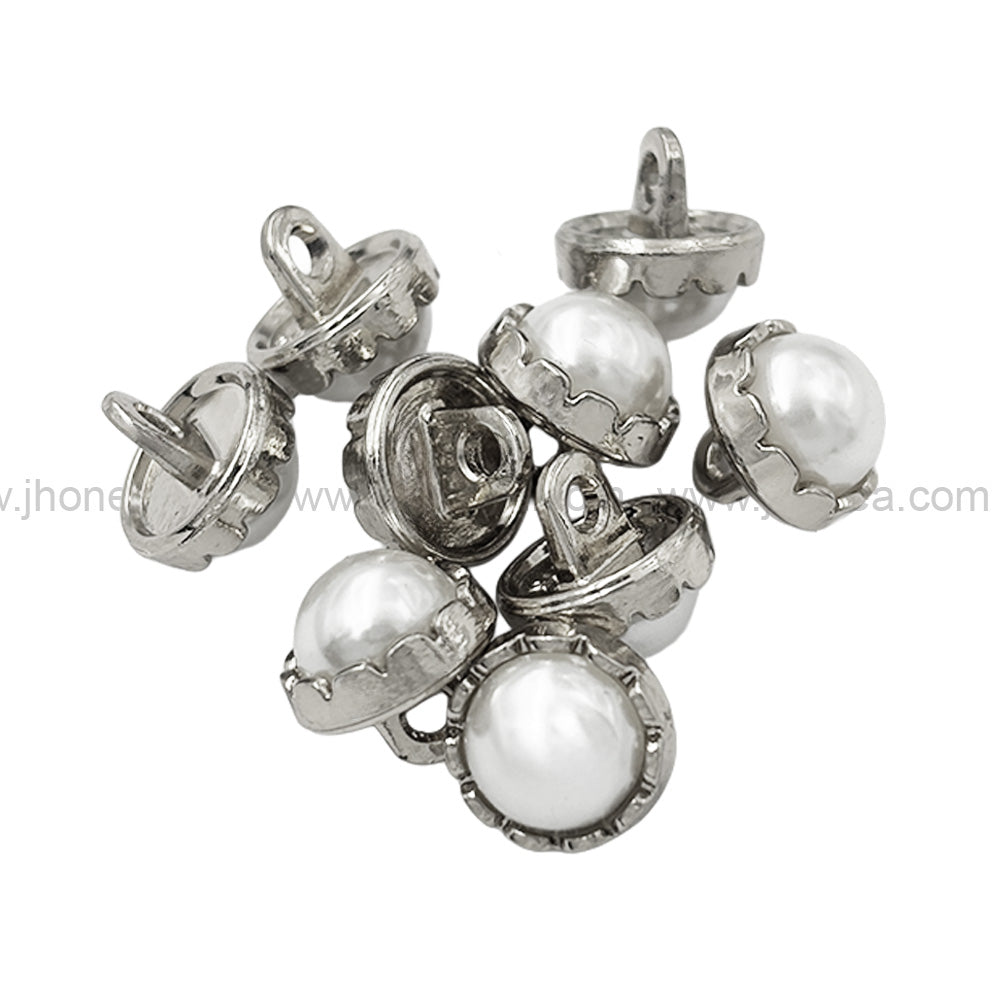 Shiny Round Shape with Scalloped Edges Pearl Button