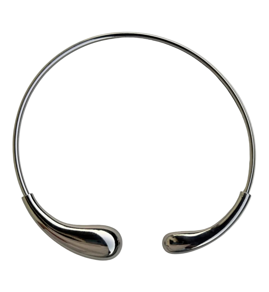 Classic Flexible Twist Neckline Necklace Design for Women